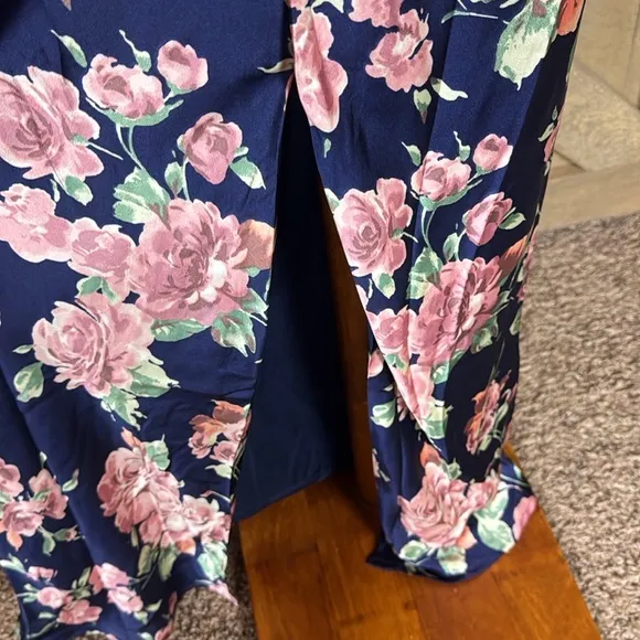 Lulu’s Stunning Blossom navy blue floral satin backless maxi dress Size Small