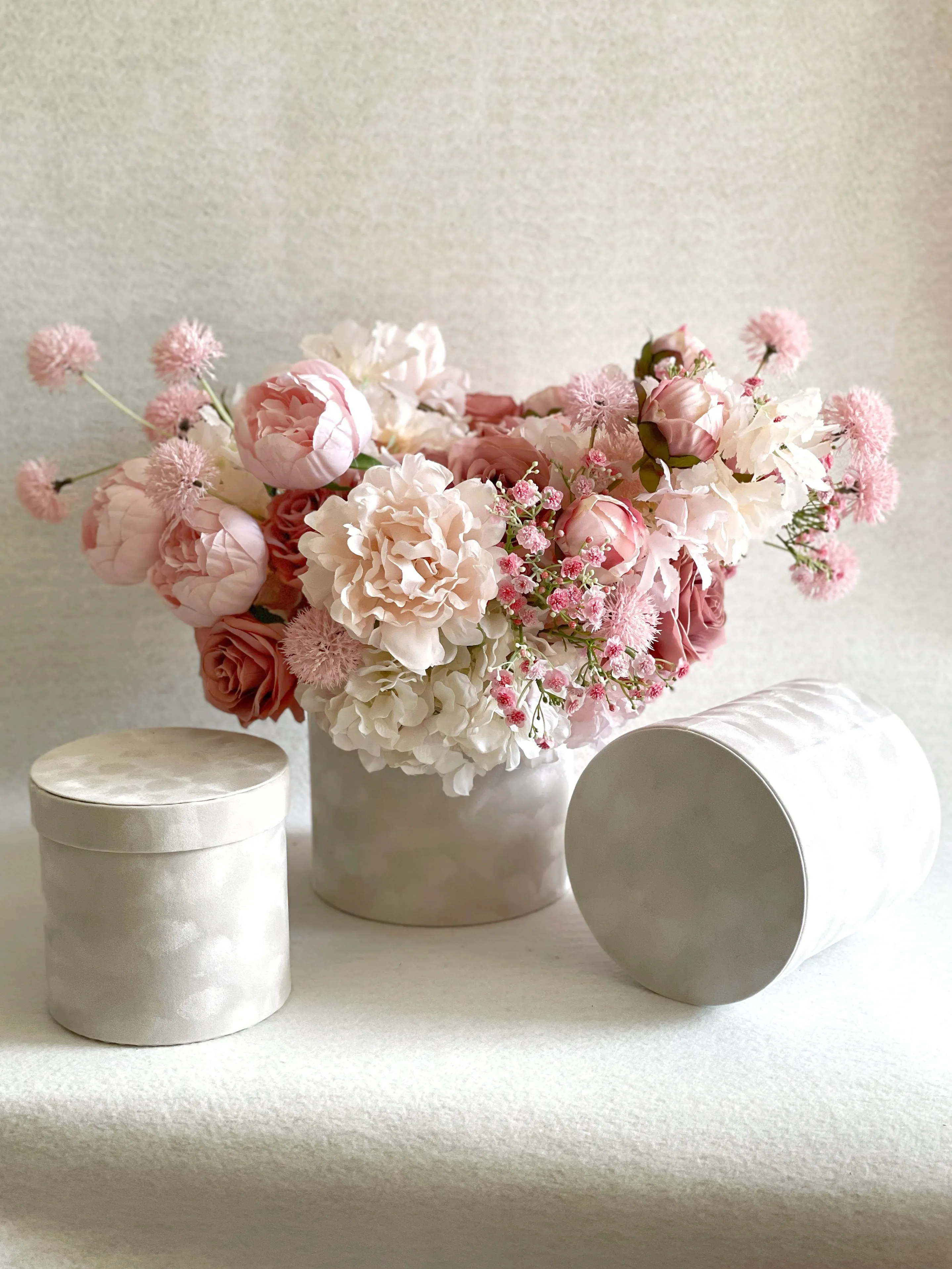 Luxury Velvet Cylinder Gift Box with Lid