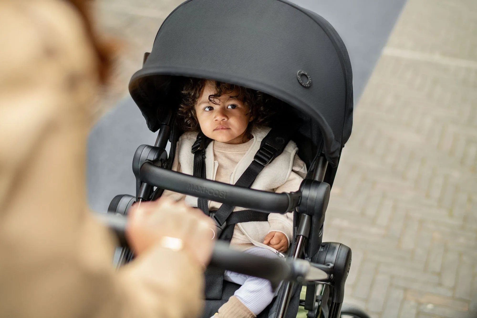 Maxi Cosi Zelia Luxe Cabriofix i-Size & Base Travel System - Twillic Black