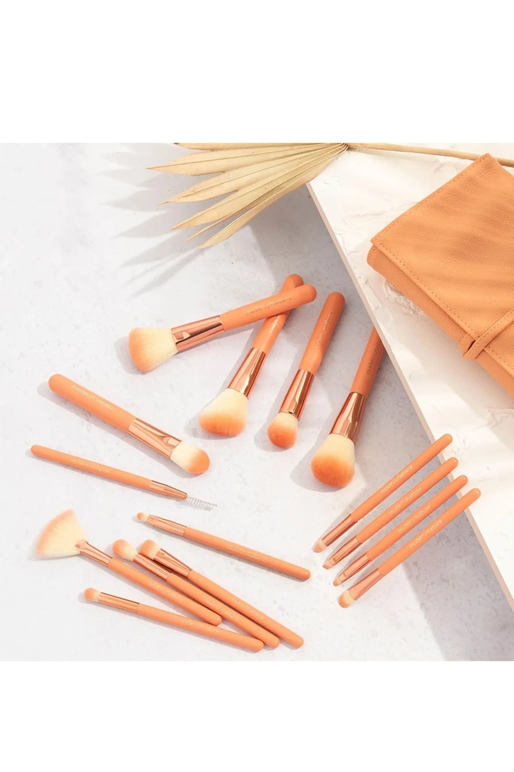 NUDE BY NATURE Luxe Beauty Ultimate Brush Set 15