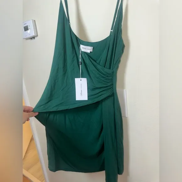 NWT Lovers   Friends Kiera Mini Dress in Emerald Green $128 msrp Size Small