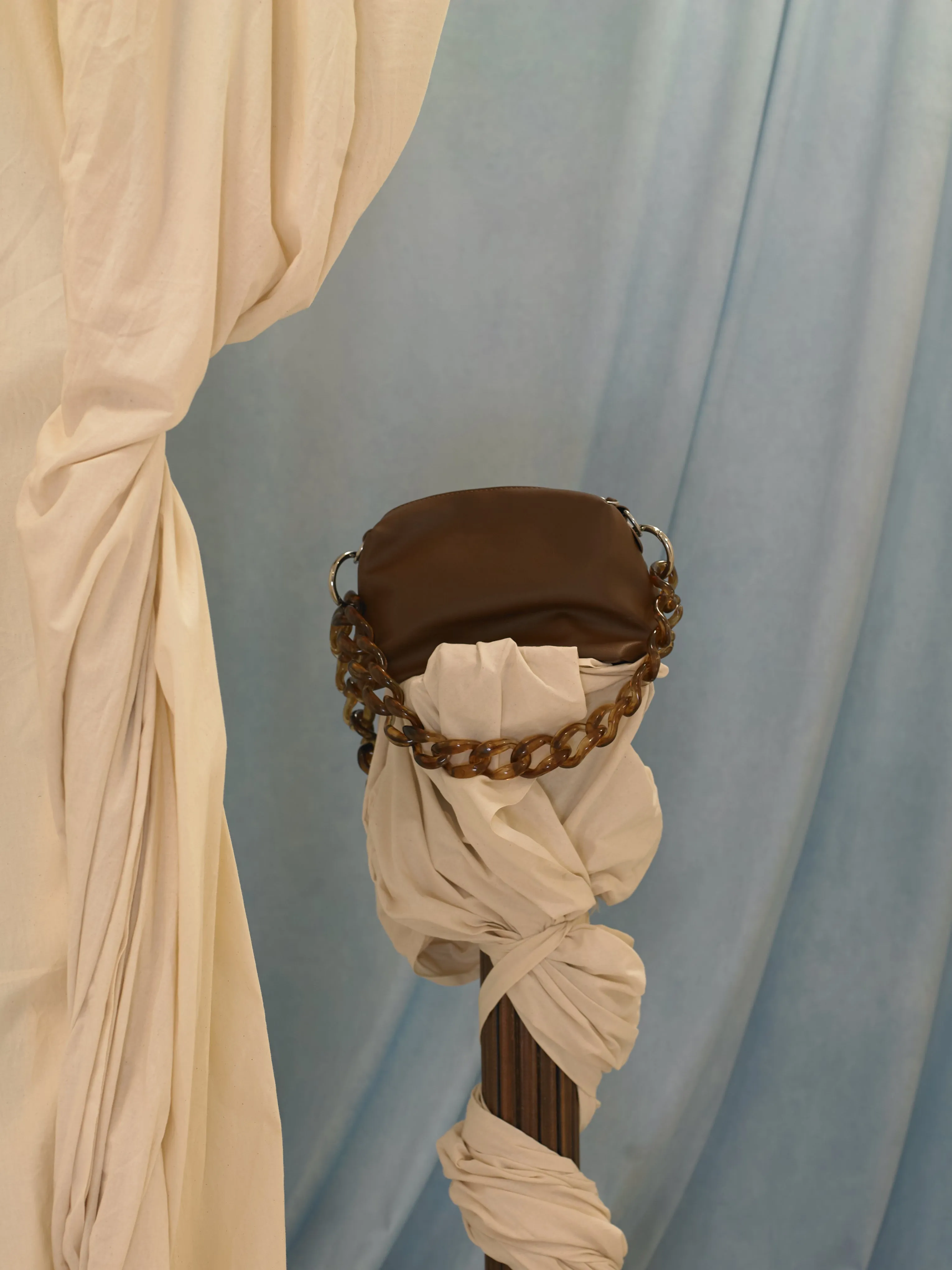 Pebble Pouch Chain Clutch - Marron