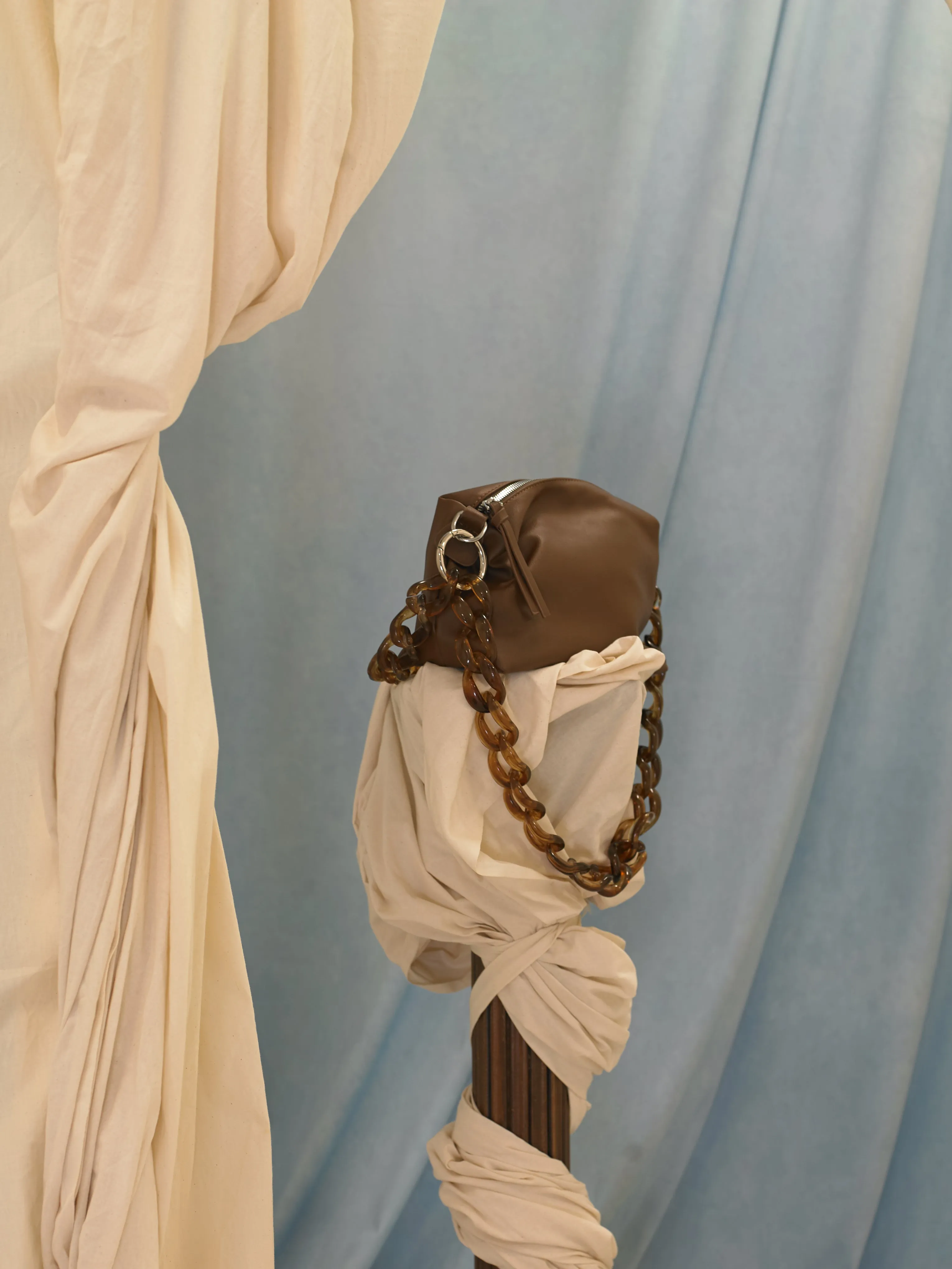 Pebble Pouch Chain Clutch - Marron