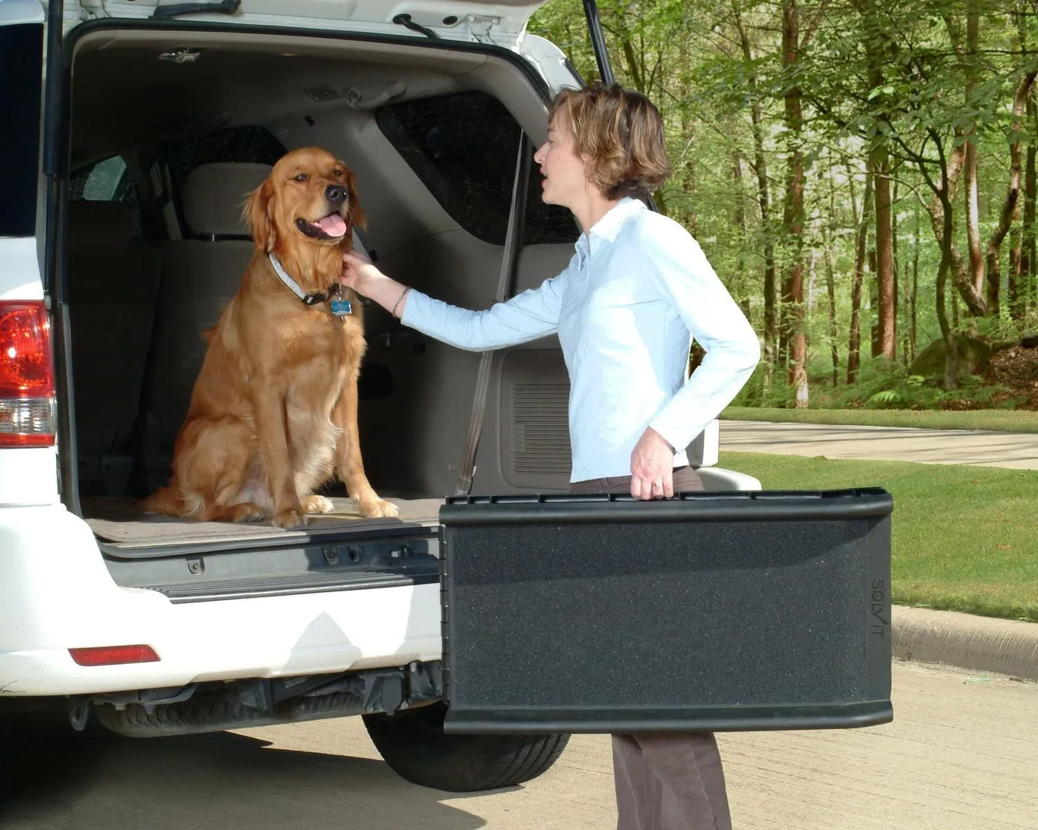 PetSafe UltraLite Bi-Fold Pet Ramp, 62 in, Portable Lightweight Dog and Cat Ramp, Great for Cars, Trucks and SUVs! 150 Lb weight capacity! Retails $130 w/tax!
