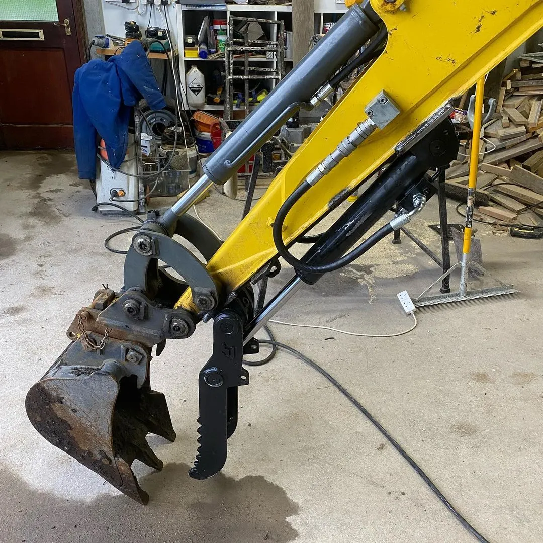 Raptor 600 Mini Digger Hydraulic Excavator Thumb - 1.2 to 2 tonne