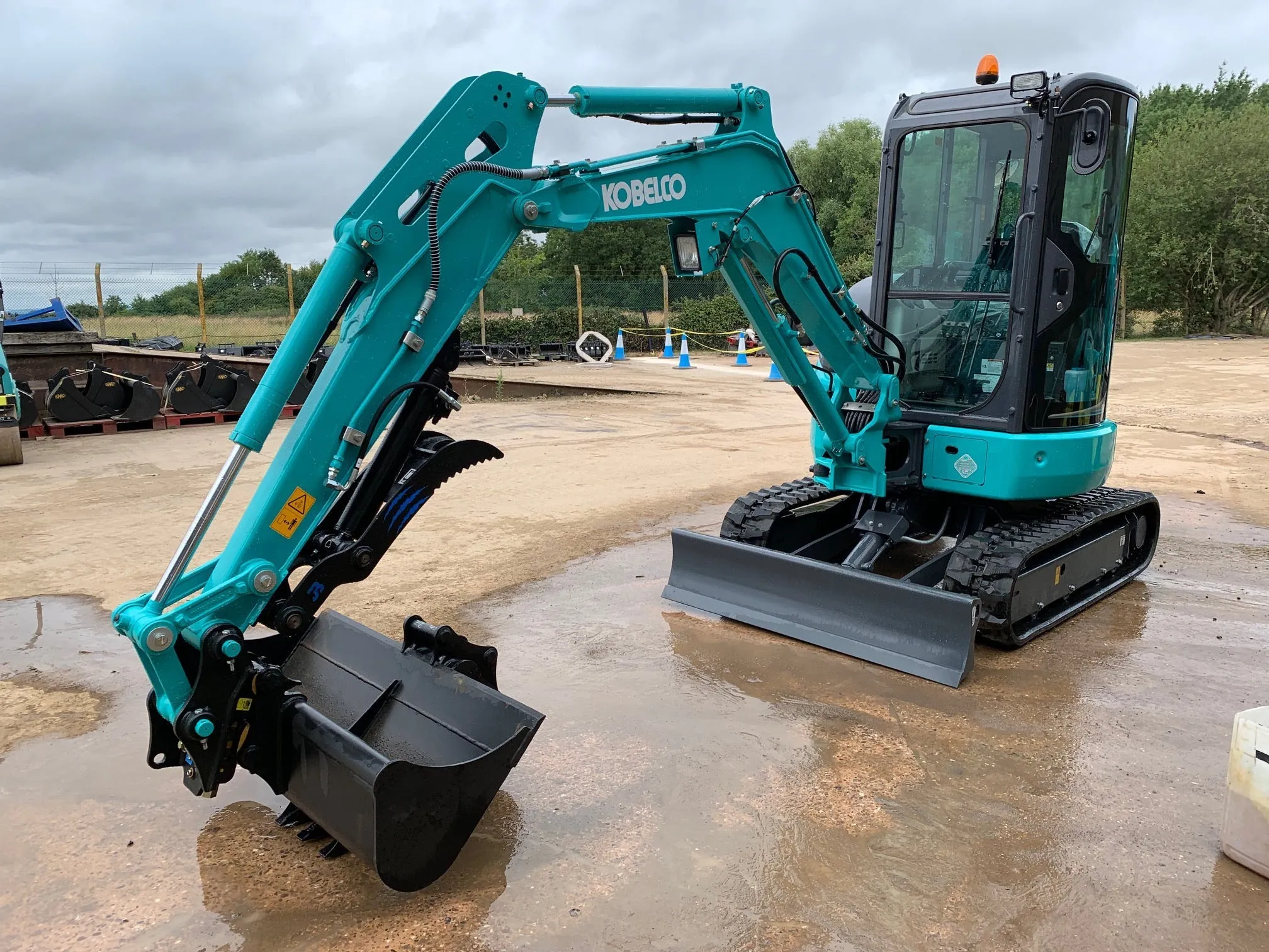 Raptor 800 Hydraulic Excavator Thumb - 2 to 4 tonne