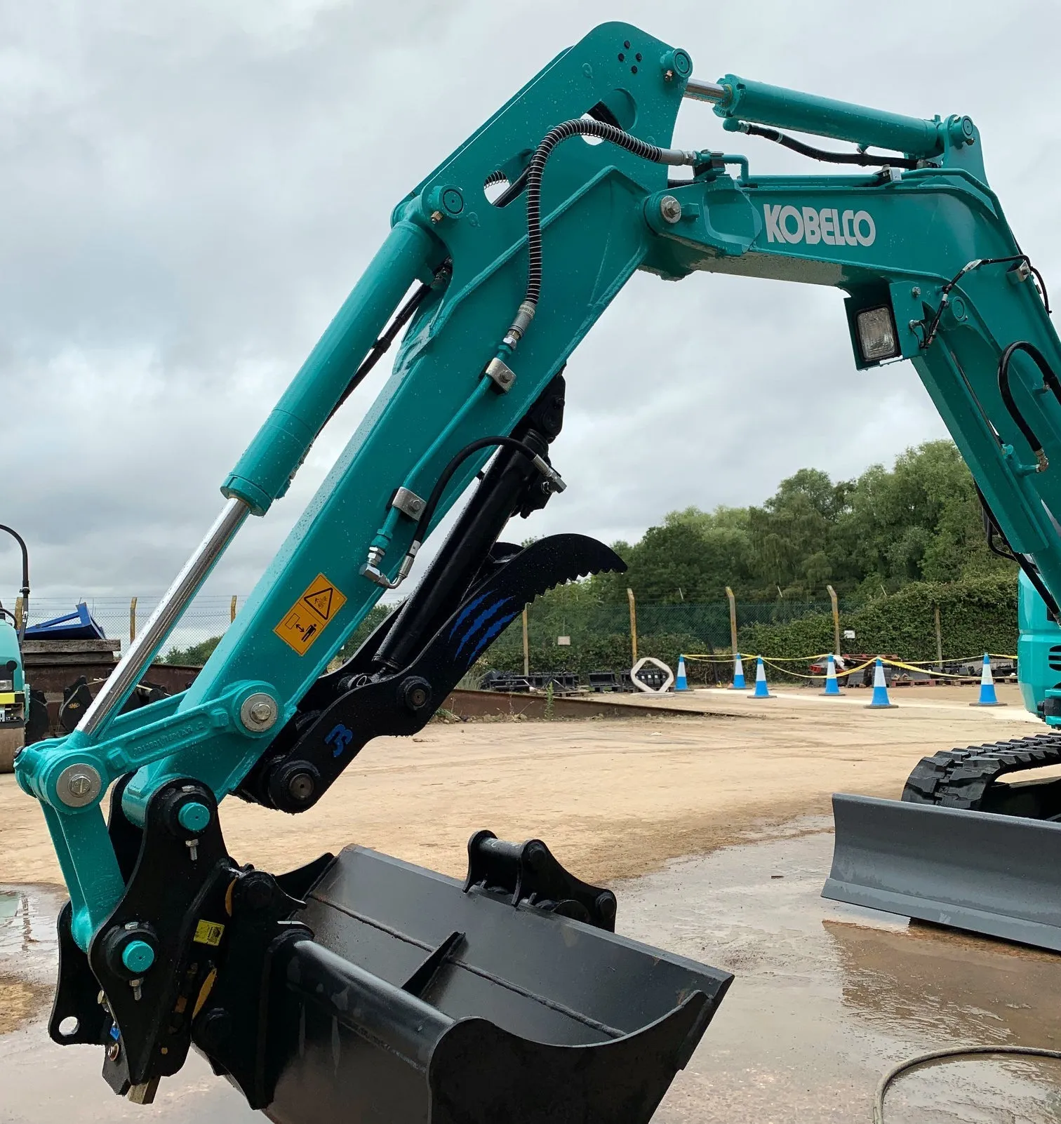 Raptor 800 Hydraulic Excavator Thumb - 2 to 4 tonne