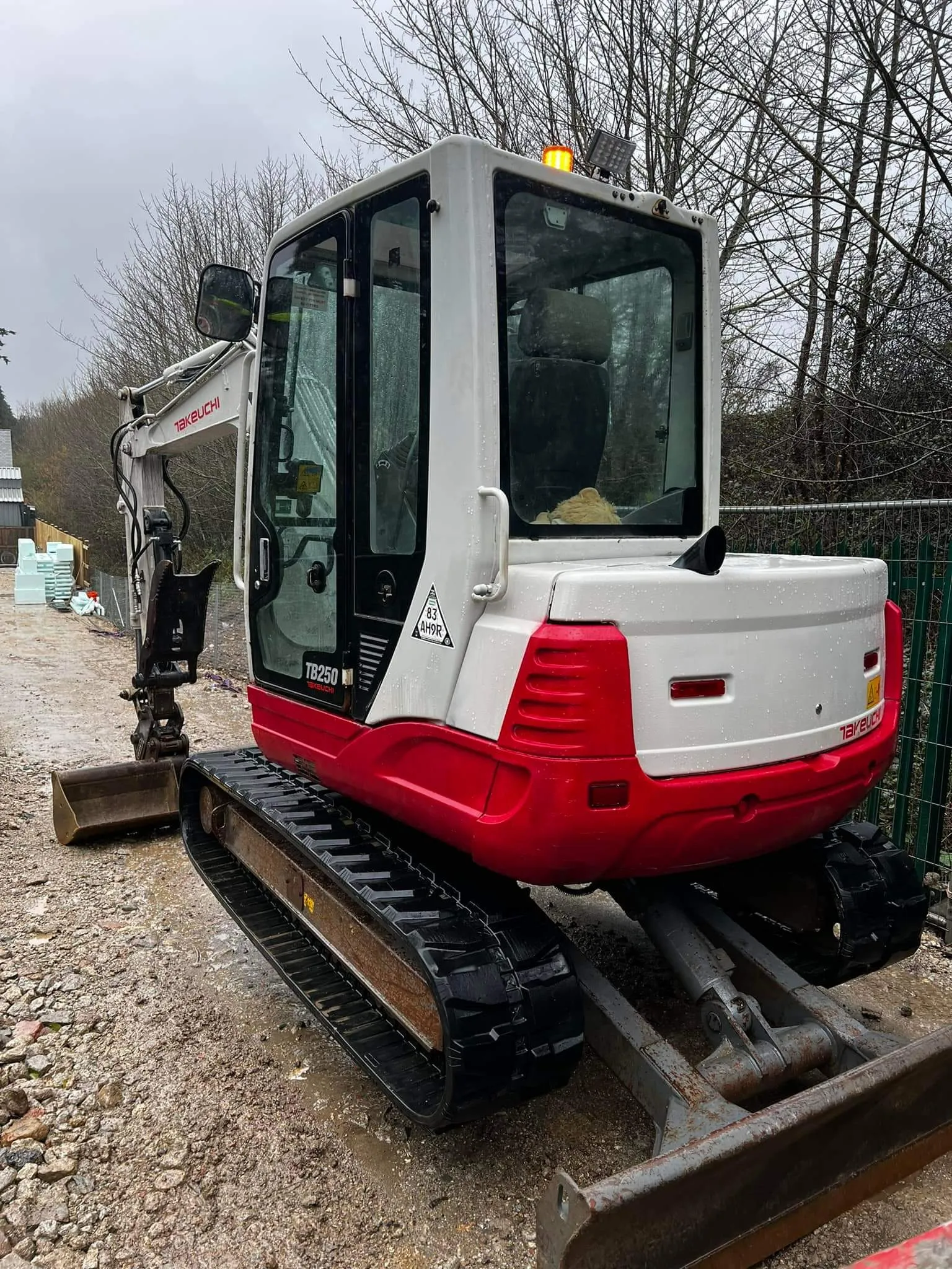 Raptor 900 Hydraulic Excavator Thumb - 4 to 6 tonne
