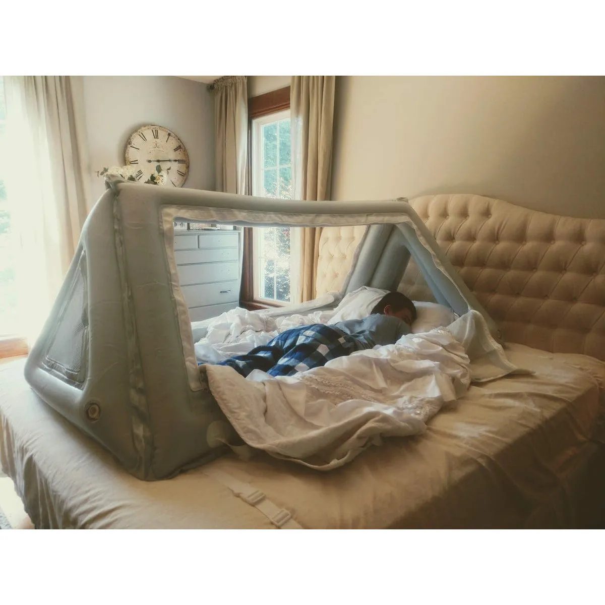 Safe Place Travel Bed Bundle with a Travel bag and an electric Pump