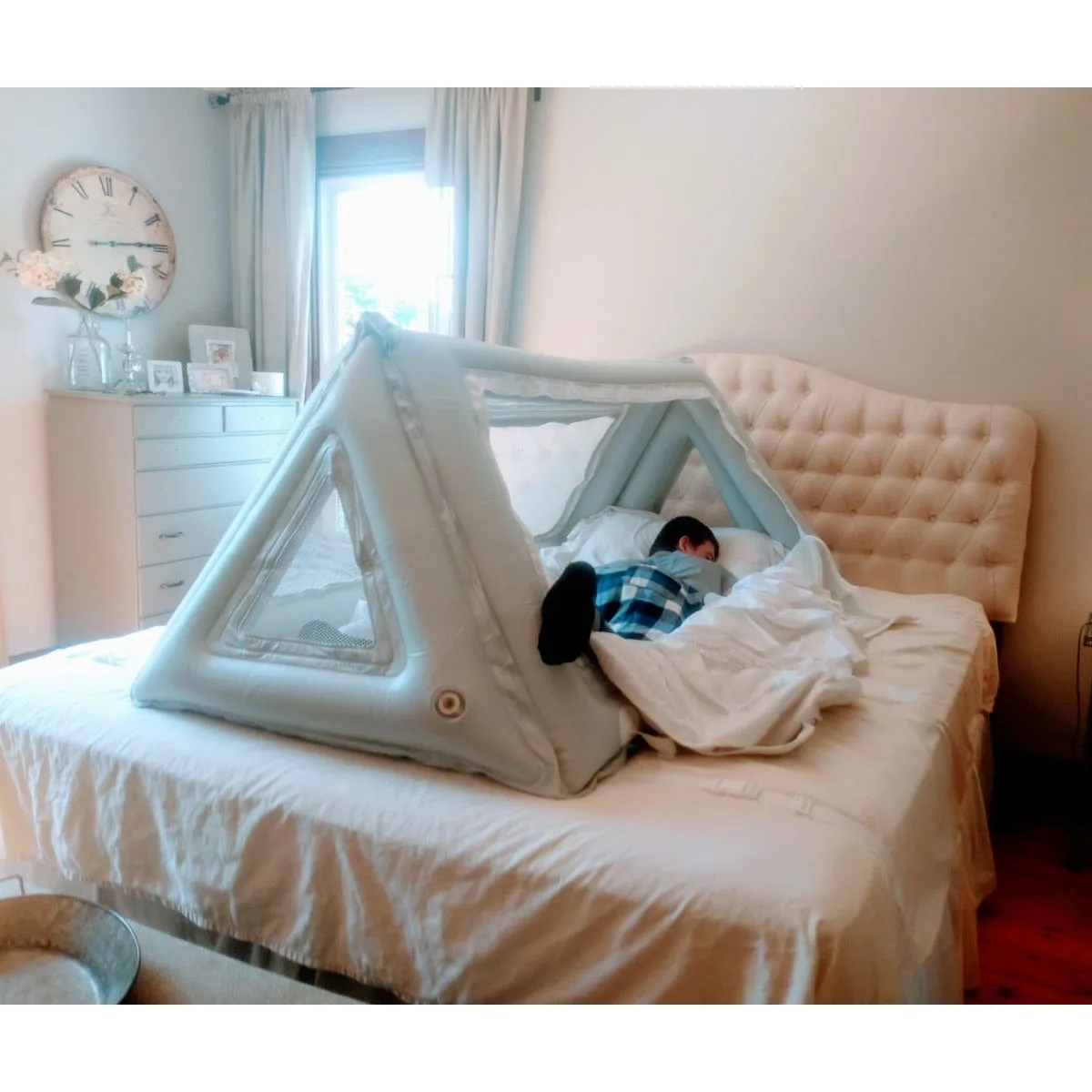 Safe Place Travel Bed Bundle with a Travel bag and an electric Pump