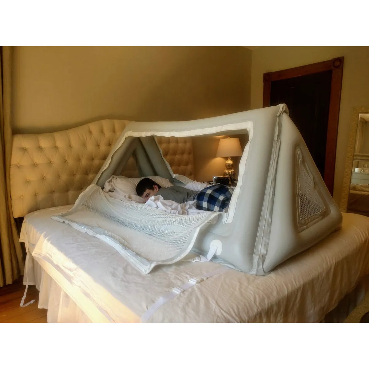 Safe Place Travel Bed Bundle with a Travel bag and an electric Pump