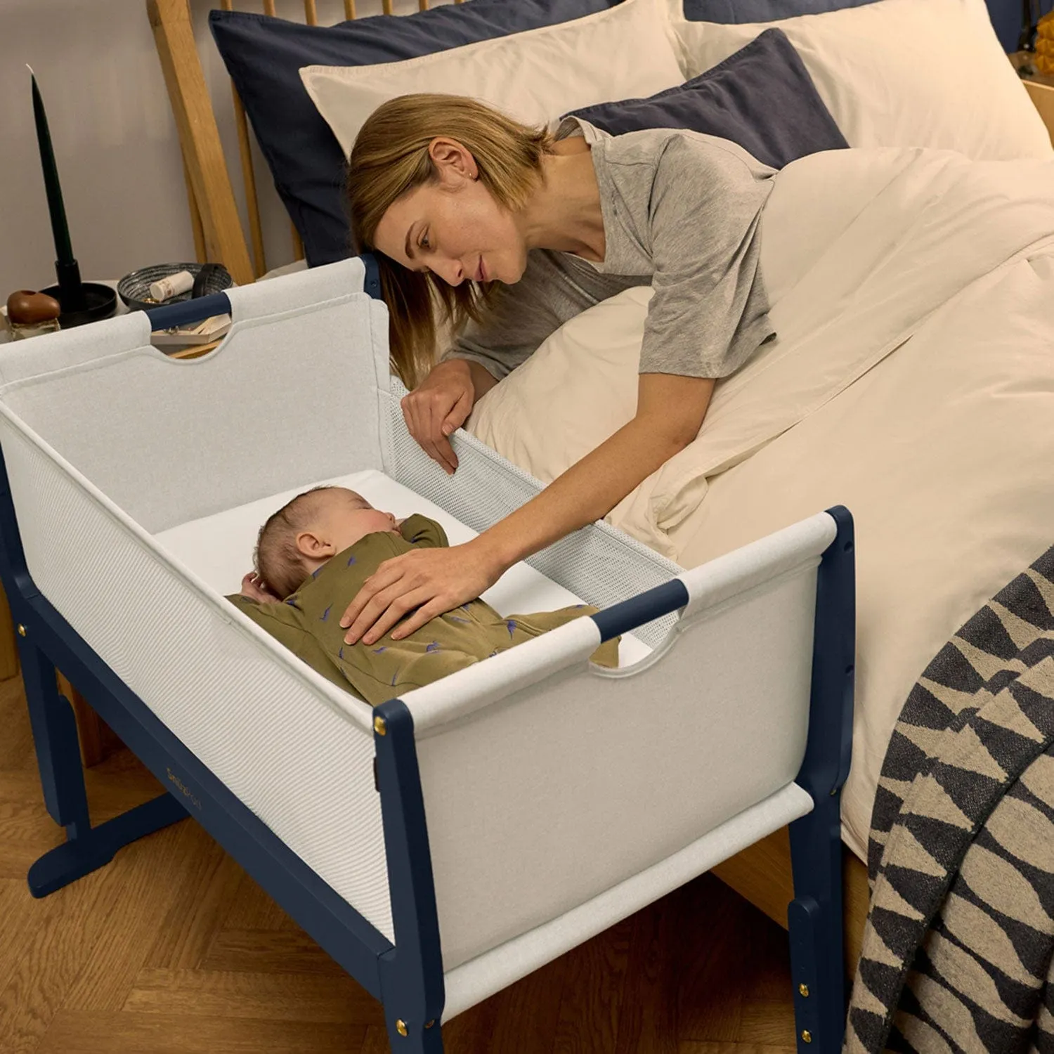 SnuzPod Studio Bedside Crib in London Navy