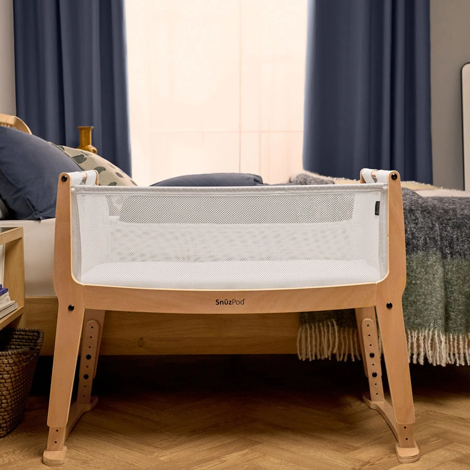 SnuzPod Studio Bedside Crib in Stockholm Natural
