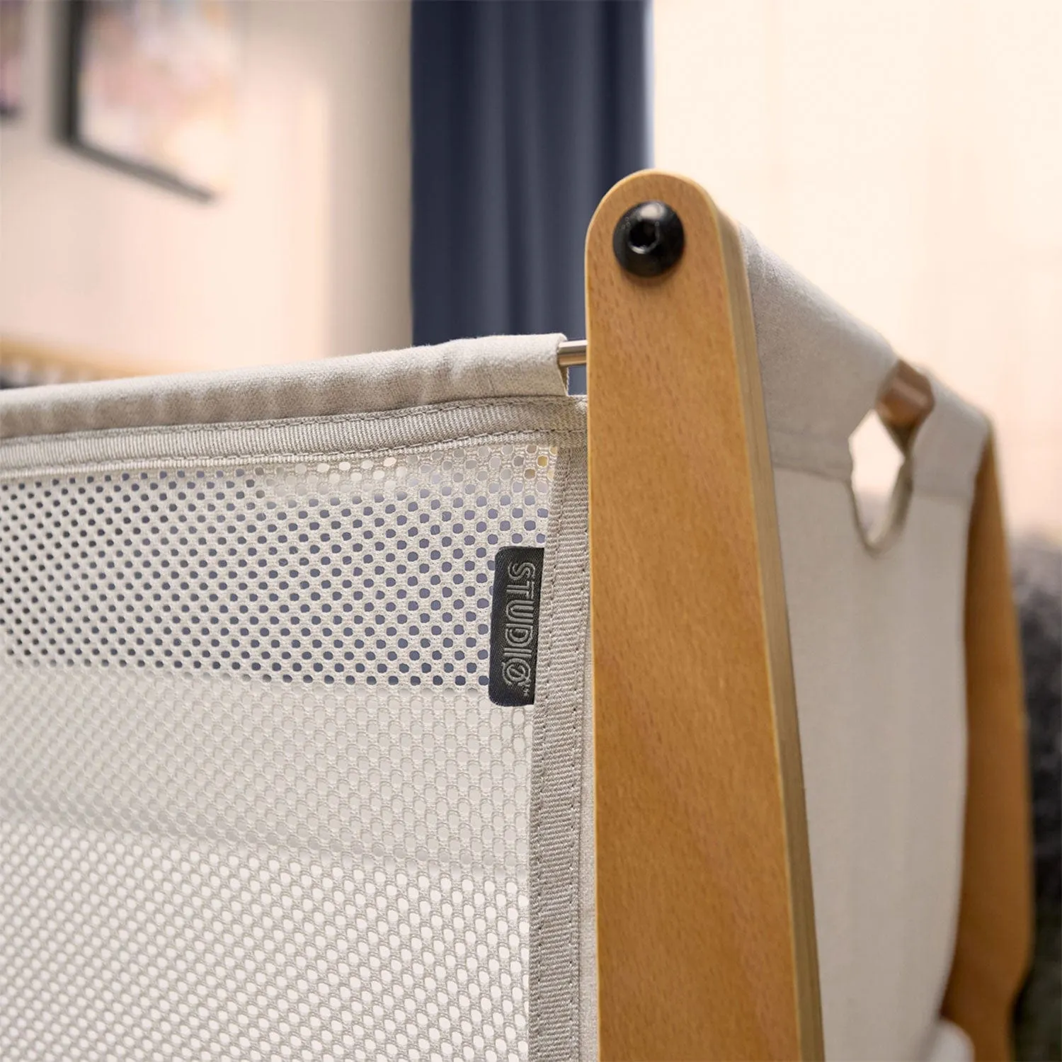 SnuzPod Studio Bedside Crib in Stockholm Natural