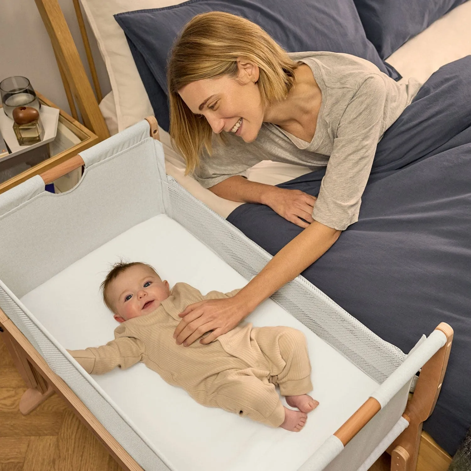 SnuzPod Studio Bedside Crib in Stockholm Natural