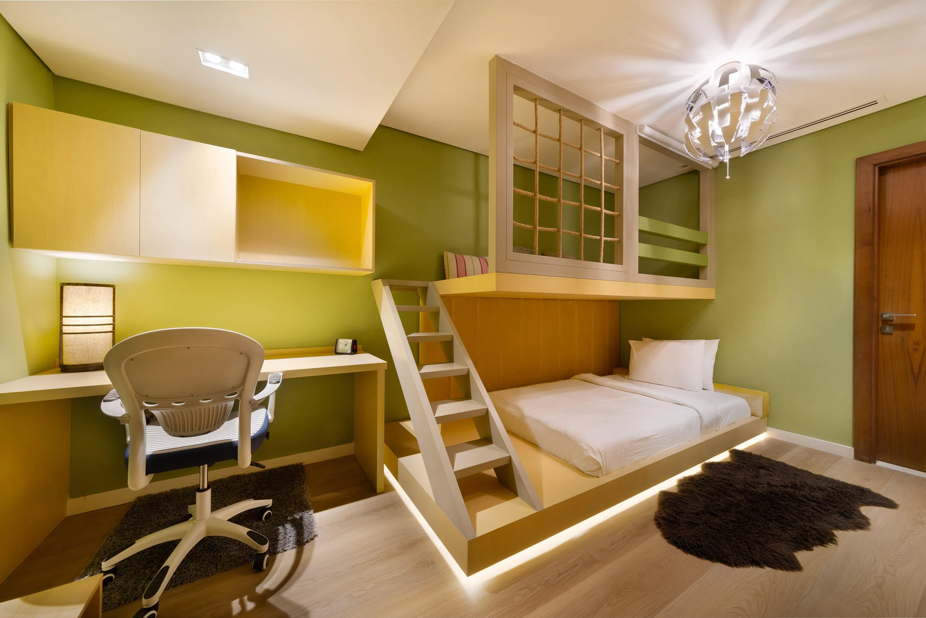 Stunning 3-Floor Villa w/ Kids Room & Rooftop Terrace over Dubai Marina