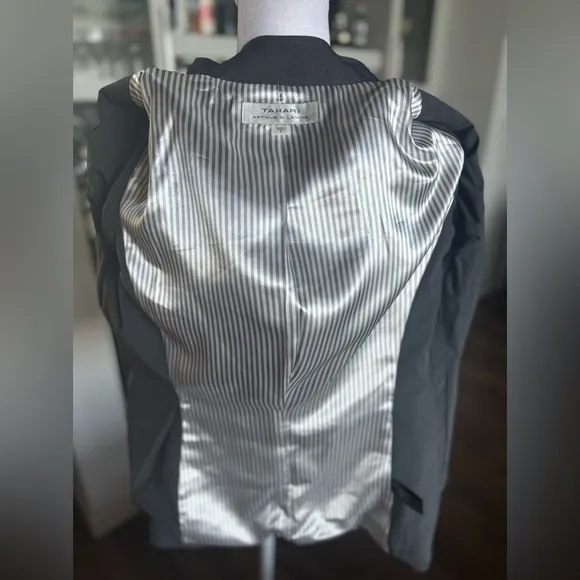 Tahari ASL Arthur S. Levine Gray Inverted Lapel Blazer 6 Like New Medium