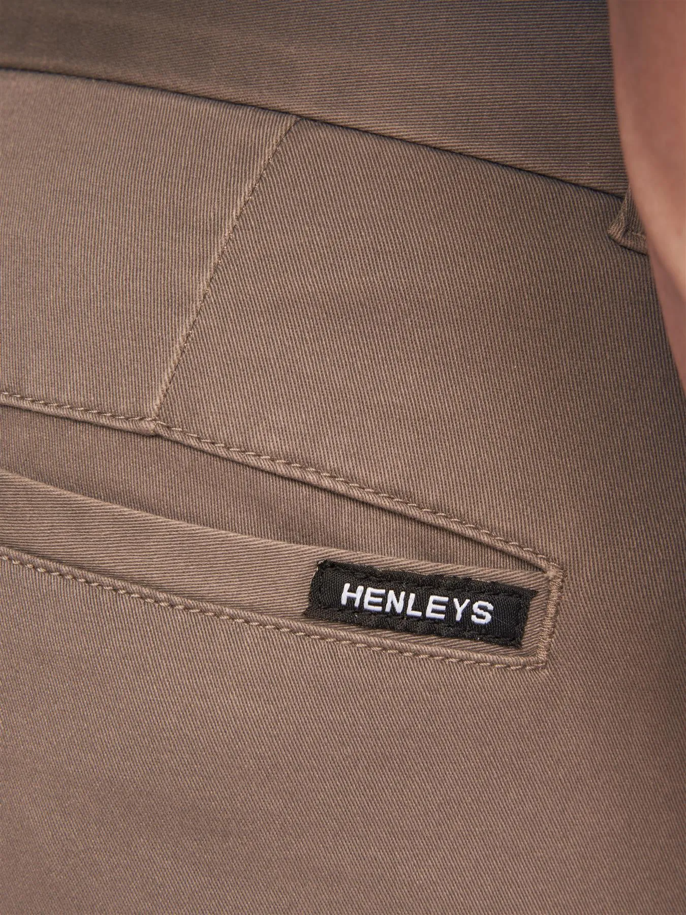 Visit Chinos Tan