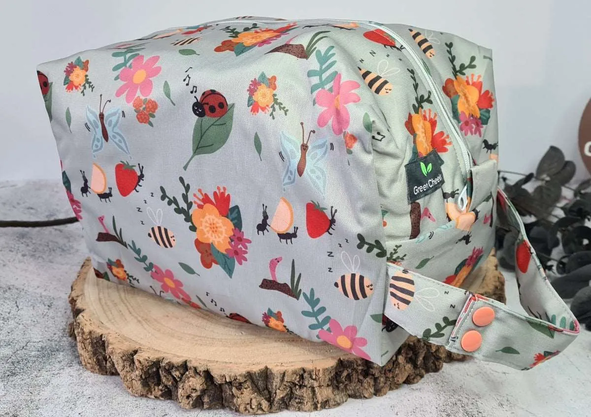 Waterproof Pod Wet Bags – Perfect for Swimming Lessons, Messy Clothes, and Reusable Nappies!