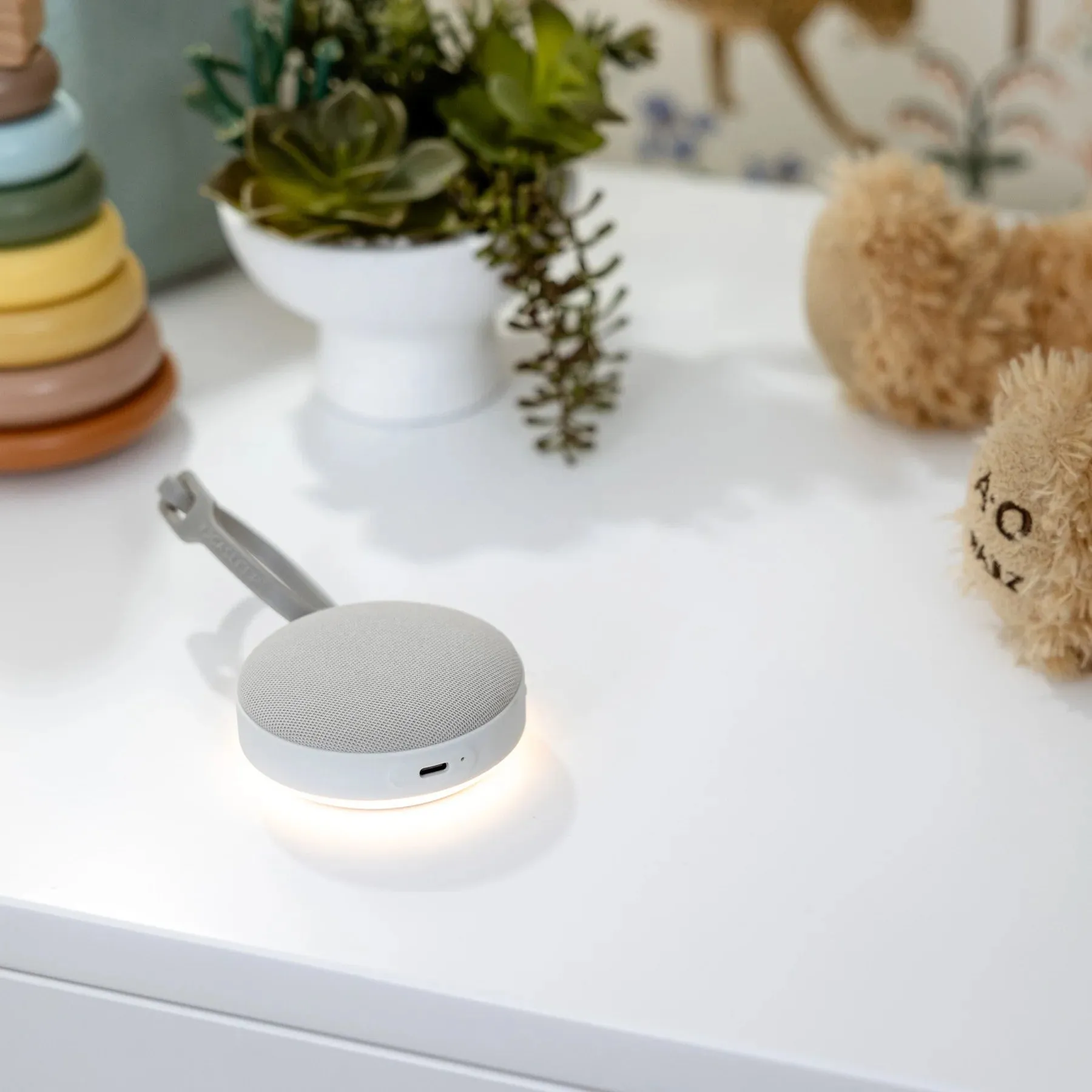 Yogasleep Hushh 2 Travel Sound Machine Night Light